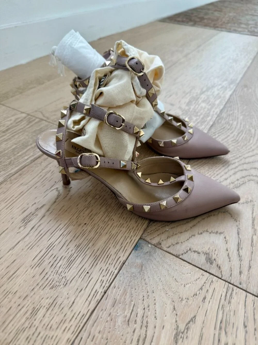 Valentino Garavani Rockstud Caged Kitten Heel Pumps 36.5